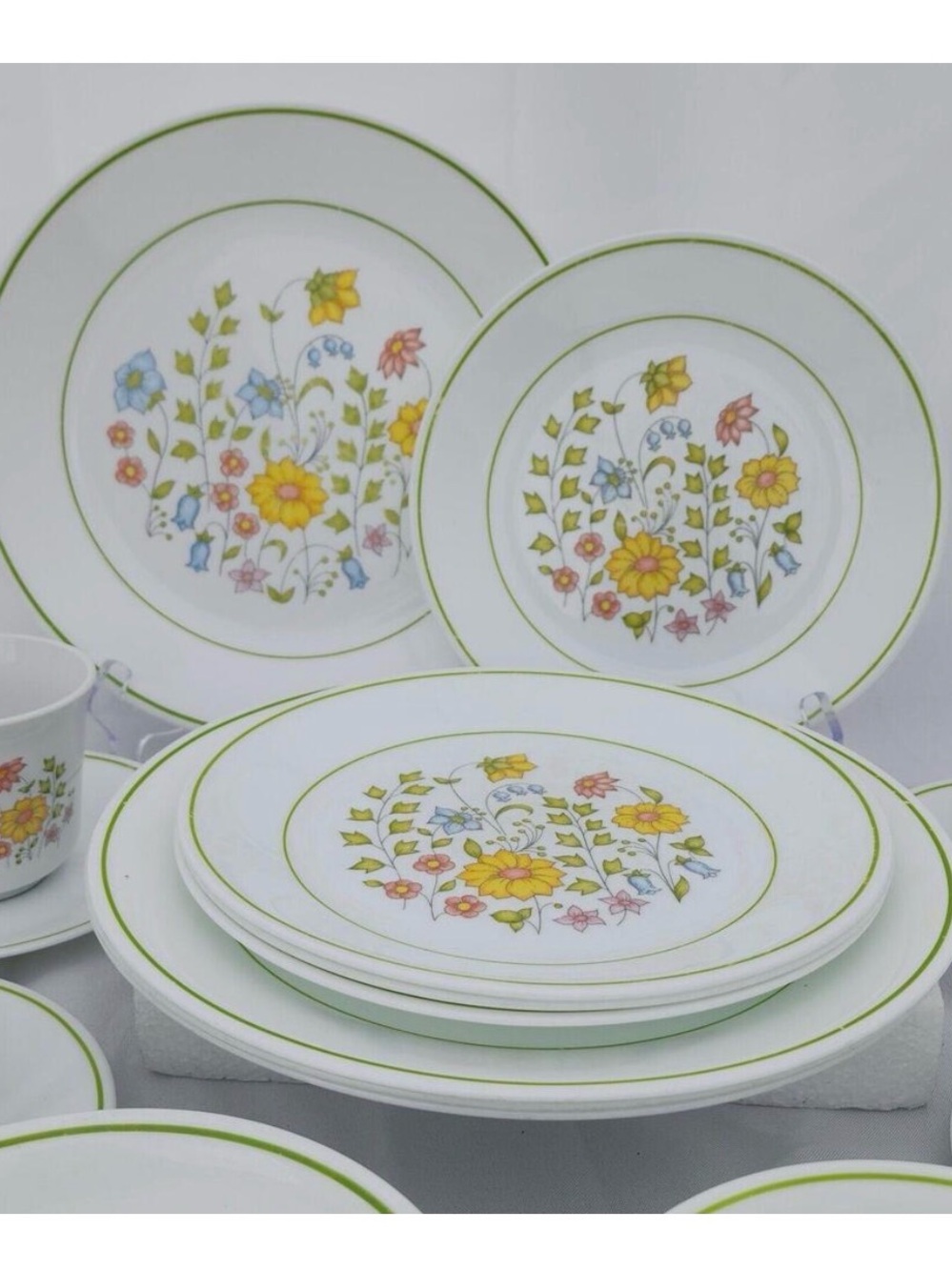 Vintage Floral Dinner Plate Set - White with Yellow & Green Flower Pattern
